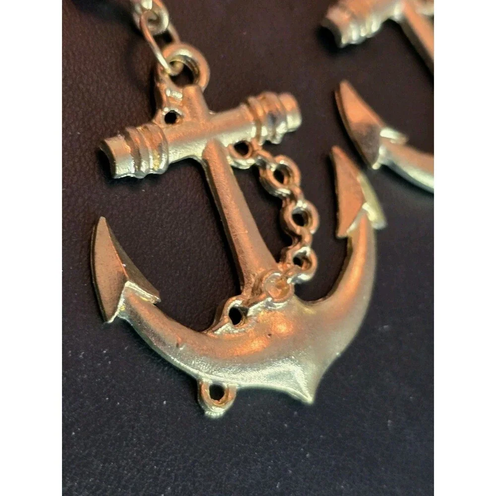 Unbranded gold tone